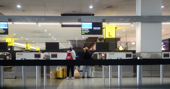 Pin dự phòng phát nổ, người đàn ông la hét hoảng loạn ở sân bay