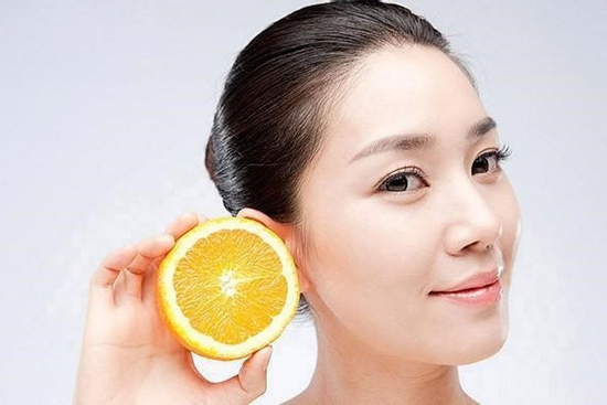 Thoa chanh lên mặt: Làm đẹp tự nhiên hay “lợi bất cập hại”?