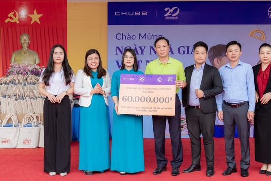 Chung tay hỗ trợ học sinh vùng bão lũ – Chubb Life Việt Nam mang yêu thương đến Thái Nguyên