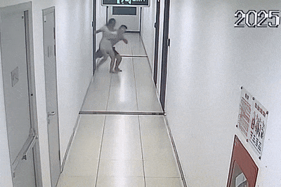 Hà Nội: Chồng đánh vợ thủng màng nhĩ, chấn động não ngay trước mắt hàng xóm