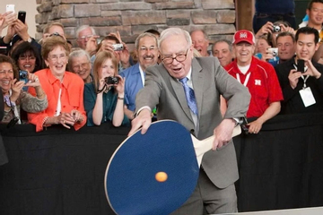 Khối tài sản khổng lồ hơn 100 tỷ USD của huyền thoại chứng khoán Warren Buffett