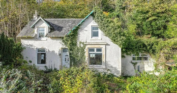 Ngôi nhà trông bình thường, bên trong ẩn chứa thông điệp đáng sợ