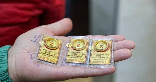 Giá vàng tăng cao: Nhà đầu tư bị 'kẹp hàng', tiệm vàng tư nhân lộ chiêu trò