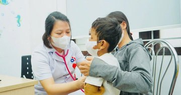 Hàng loạt học sinh nghỉ học do mắc cúm A, bác sĩ cảnh báo nguy cơ biến chứng