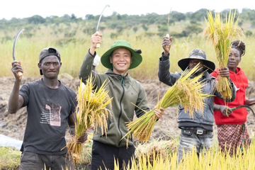 Phản ứng gây xôn xao của team châu Phi trước ngày xét xử Quang Linh Vlogs