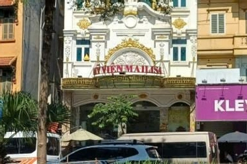 Video: Cảnh sát huy động xe tải đến chở tài liệu tại thẩm mỹ viện Mailisa Hà Nội