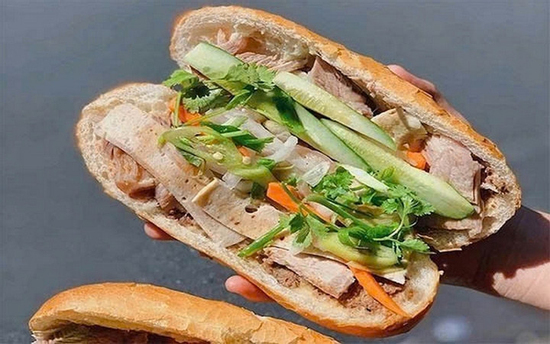 Vụ hơn 300 người ngộ độc sau ăn bánh mì ở TP.HCM: Thông tin mới nhất