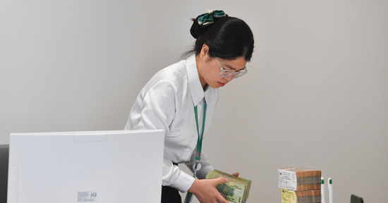 Lãi suất ngân hàng hôm nay 14/11/2025: Đua tăng lãi suất, cao nhất gần 7%/năm