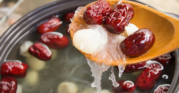 Người phụ nữ phải đi cấp cứu sau khi ăn yến chưng táo đỏ