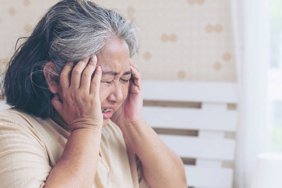 Thông gia nghèo đi chăm con gái đẻ, nhận cái kết ê chề vì một câu ‘lỡ miệng’