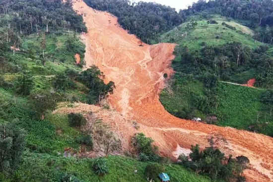 Sạt lở kinh hoàng ở Đà Nẵng, 3 người mất tích: Chưa thể tiếp cận hiện trường, xuất hiện thêm vết nứt lớn ở núi