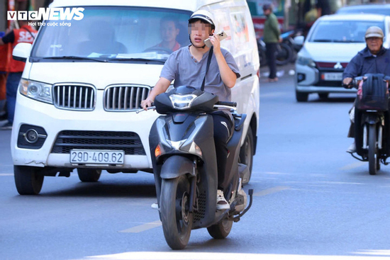 CSGT Hà Nội xử lý 368 tài xế che biển số, dùng điện thoại khi lái xe