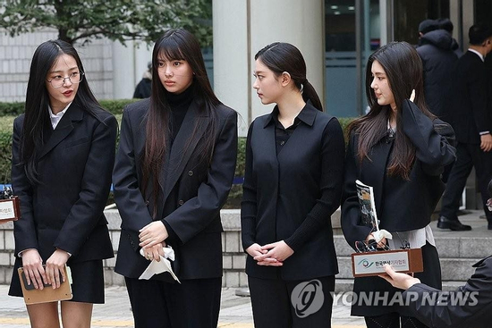 5 nghệ sĩ bị yêu cầu xin lỗi