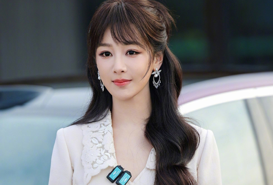 Địch Lệ Nhiệt Ba khiến Dương Tử xấu hổ