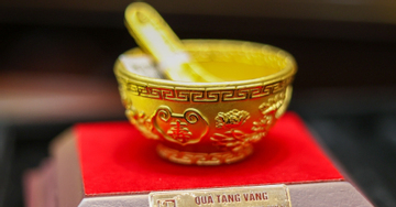 Giá vàng hôm nay 17/11/2025: Đầu phiên SJC niêm yết 151 triệu đồng/lượng