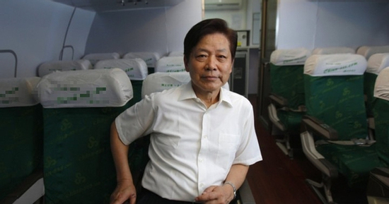 Không biệt thự, không siêu xe, mặc áo 10 năm mới bỏ: Tỷ phú phá vỡ hình mẫu giàu sang vì một câu nói của mẹ