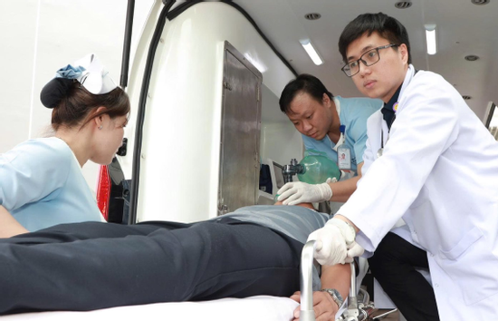 Người đàn ông không qua khỏi vì gia đình vắt chanh vào miệng lúc hôn mê