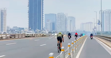 Người đàn ông ở Hà Nội gặp rắc rối sau khi ghi hình đoàn xe đạp đi vào làn ô tô