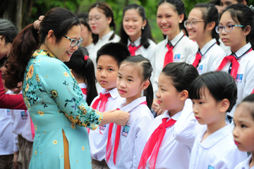 Lời chúc ngày 20/11 cho mẹ là giáo viên ý nghĩa năm 2025