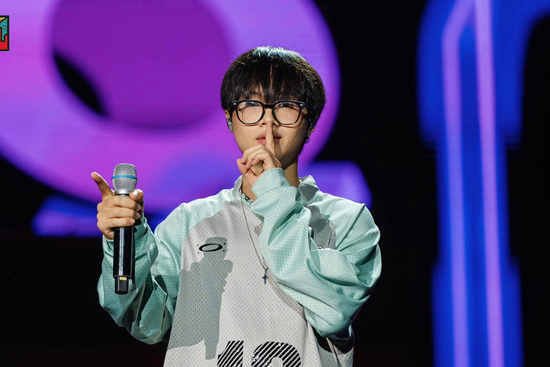 Rapper Low G không chụp ảnh với sinh viên Hà Nội gây tranh cãi