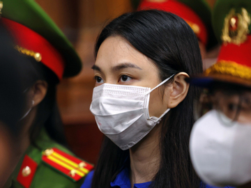 Nguyễn Thúc Thùy Tiên đồng ý để 2 luật sư bào chữa