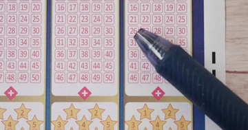 Trúng số 102 tỷ đồng, người chồng U70 'giả nghèo' để lừa vợ và cái kết