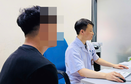 Nghi ngờ chồng ngoại tình dẫn tới yếu sinh lý, người vợ bật khóc khi biết lý do