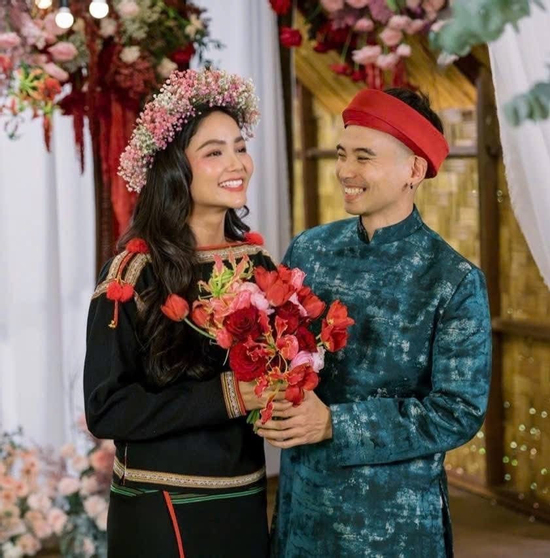 Chồng H'Hen Niê khoe được mẹ vợ chiều hết cỡ, cưng rể quý như con ruột