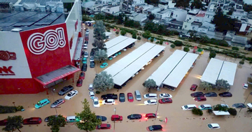 Hình ảnh Nha Trang chìm trong biển nước, người dân không kịp trở tay