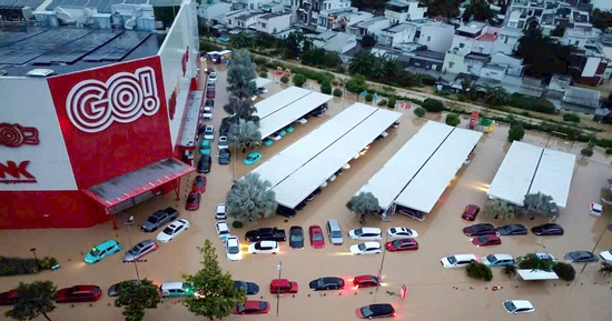 Hình ảnh Nha Trang chìm trong biển nước, người dân không kịp trở tay