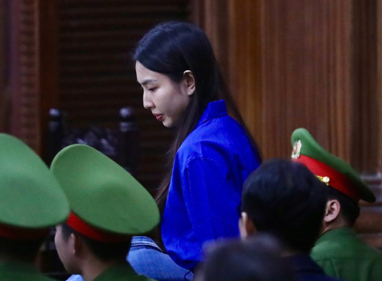 Nhìn từ việc Thùy Tiên khai 'chia 30% hợp đồng'