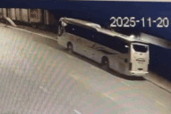 Xe sang Maybach S600 đâm xe khách đỗ ven đường, một người tử vong