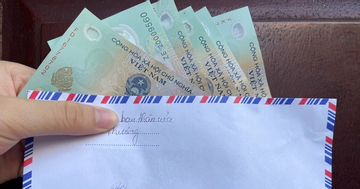 Bạn thân truy hỏi tiền phúng viếng, cô gái tá hỏa về chiếc phong bì bị rút lõi