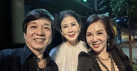 'Nữ hoàng ảnh lịch' Diễm Hương bất ngờ về Việt Nam