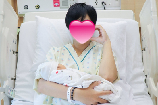 Mỹ nhân Vbiz sinh con đầu lòng sau 4 tháng làm đám cưới