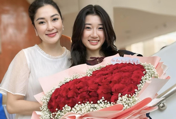 Sắc vóc tuổi 18 của con gái Hoa hậu Nguyễn Thị Huyền