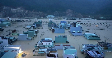 Vận hành 'lấp lửng', hồ thủy điện xả lũ khiến dân vùng hạ du không kịp trở tay