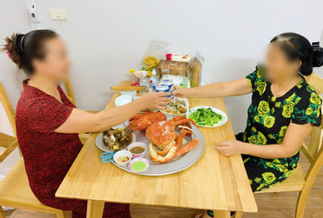 Chăm thông gia ốm suốt 2 năm, mẹ chồng ngỡ ngàng khi nhận món quà đặc biệt