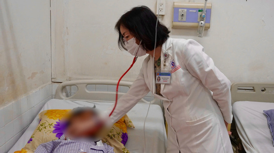 Cúm mùa tăng nhanh ở TP.HCM, nhiều ca nặng do tự dùng thuốc, nhập viện trễ