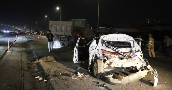 Hà Nội: Hiện trường vụ ô tô tải đâm hàng loạt xe tại vành đai 3 trên cao