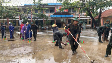 Người dân Đắk Lắk dọn dẹp, gượng dậy sau mưa lũ lịch sử