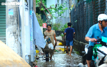 Người dân Nha Trang gượng dậy sau lũ lụt kinh hoàng