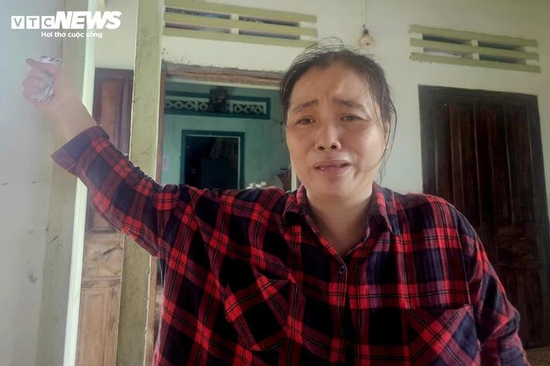 Người vợ bất lực nhìn chồng và hai cháu ruột bị lũ cuốn ngay trước mắt