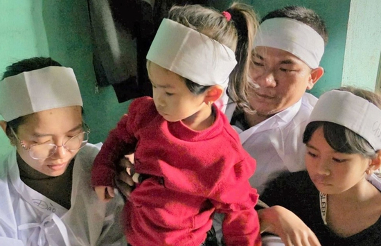 Bàn thờ không di ảnh và câu chuyện về những người ngã xuống dòng nước lũ vì người thân