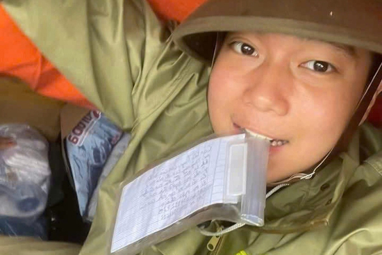 Bất ngờ danh tính chàng trai trẻ có lời nhắn nhủ gây sốt MXH khi trốn bố mẹ đi cứu trợ vùng lũ