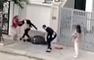 Công an xác minh vụ người đàn ông bị đánh dã man trên đường ở Hà Nội