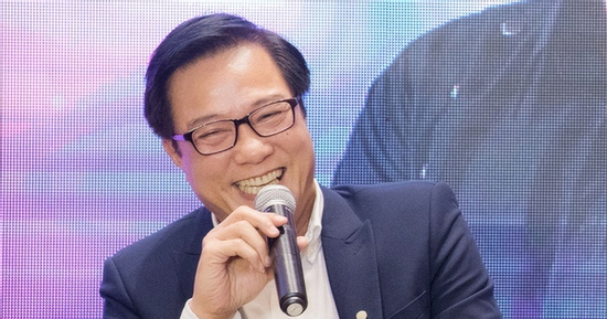 Hôn nhân viên mãn bên vợ kém tuổi của nam NSND đóng phim giờ vàng