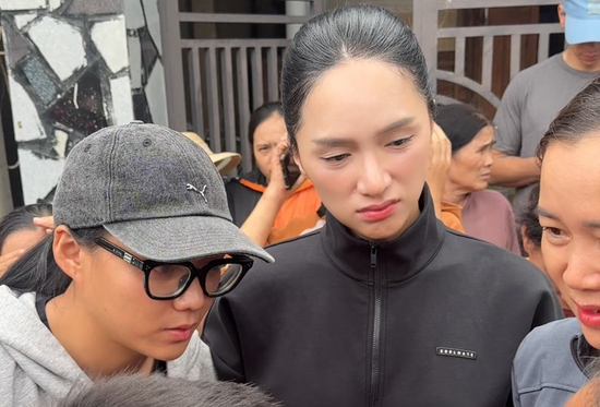 Nghệ sĩ lên đường đi cứu trợ vùng lũ