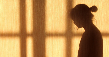 Quen 29 ngày đã cưới, chồng sốc khi thấy vợ cười vô thức, khó giao tiếp