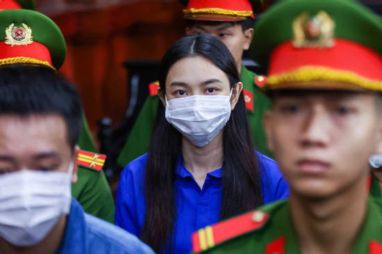 Tòa án lý giải vì sao không xem xét hành vi sản xuất kẹo Kera trong vụ án Thùy Tiên